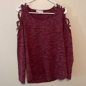 Woven shoulder maroon shirt